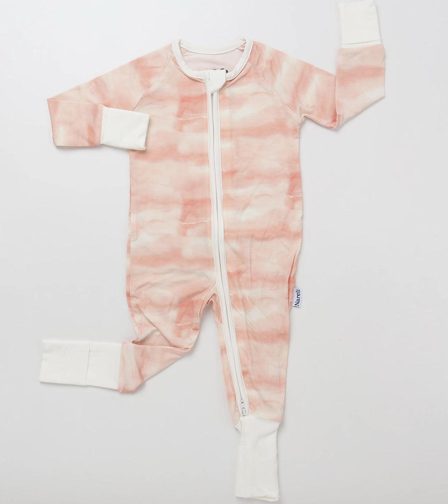 Bamboo baby sleepwear in pink cloud