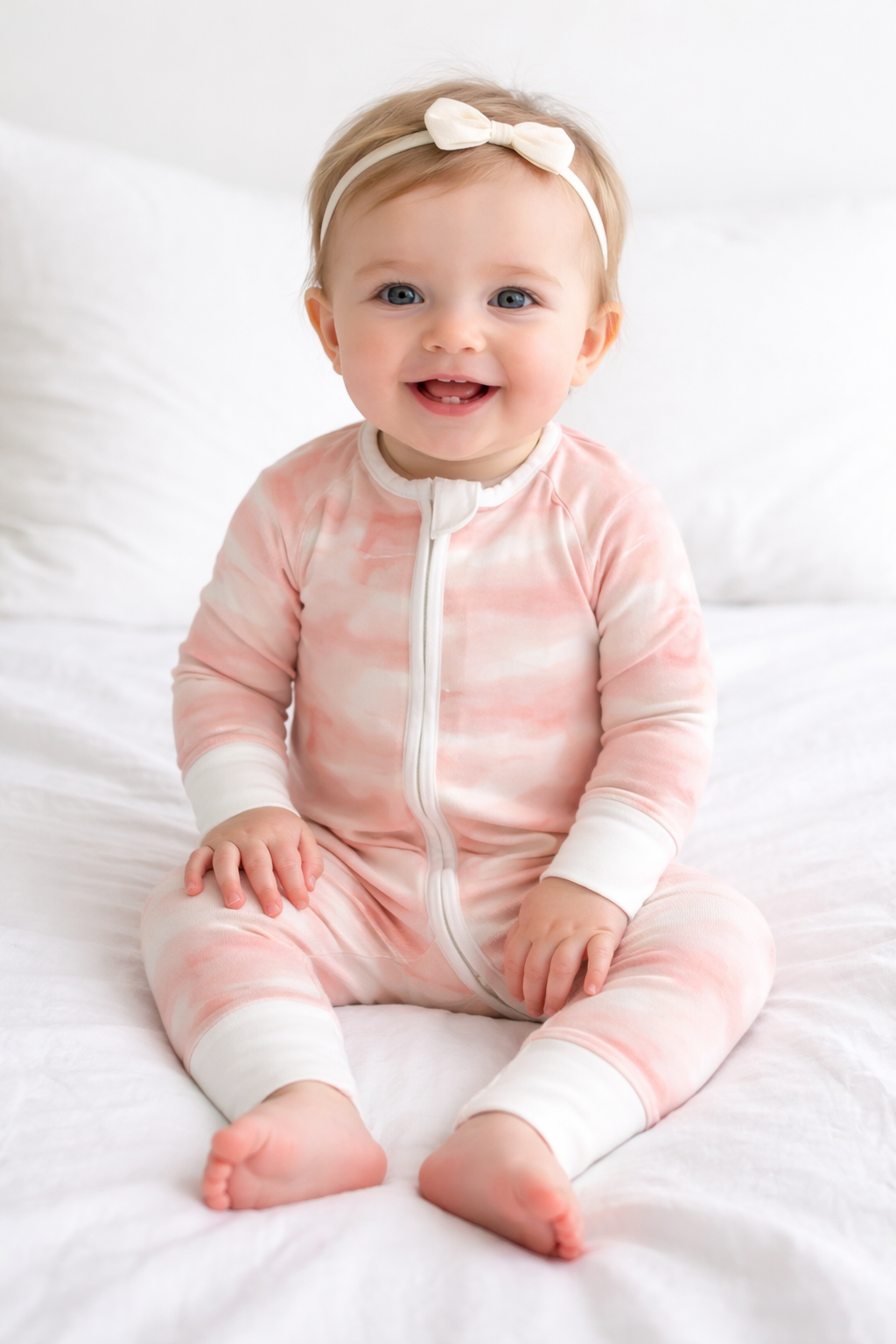 Bamboo baby sleepwear in pink cloud